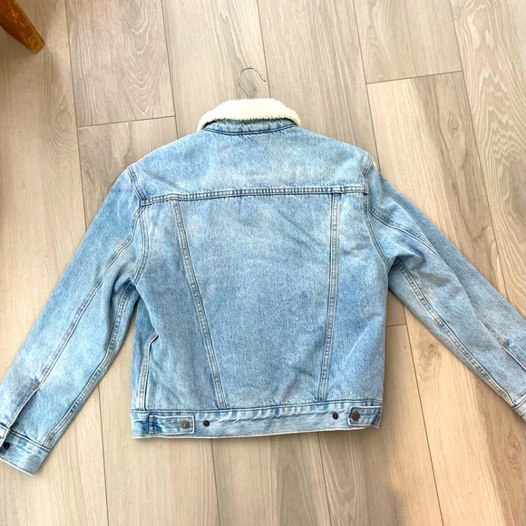 Levi’s Original Exboyfriend Sherpa Jean Jacket New With Tags! - Picture 2 of 3